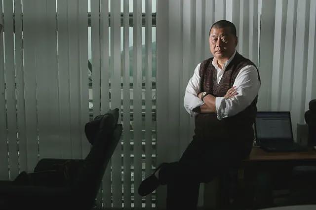 黎智英国安法案件:黎智英判囚20年,苹果员工判囚6年9个月至10年(组图) - 7