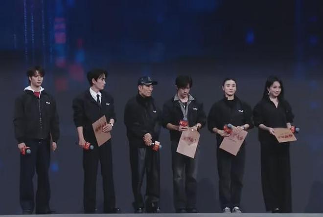 央视电影活动名场面!明星站位太讲究,朱一龙让位,易烊千玺C位(组图) - 3
