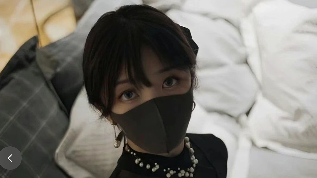 火遍外网的华人女艳星首次曝光全脸照和收入，评论区却全被她颜值惊呆（组图） - 14