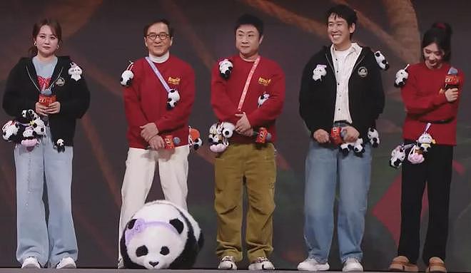 央视电影活动名场面!明星站位太讲究,朱一龙让位,易烊千玺C位(组图) - 6