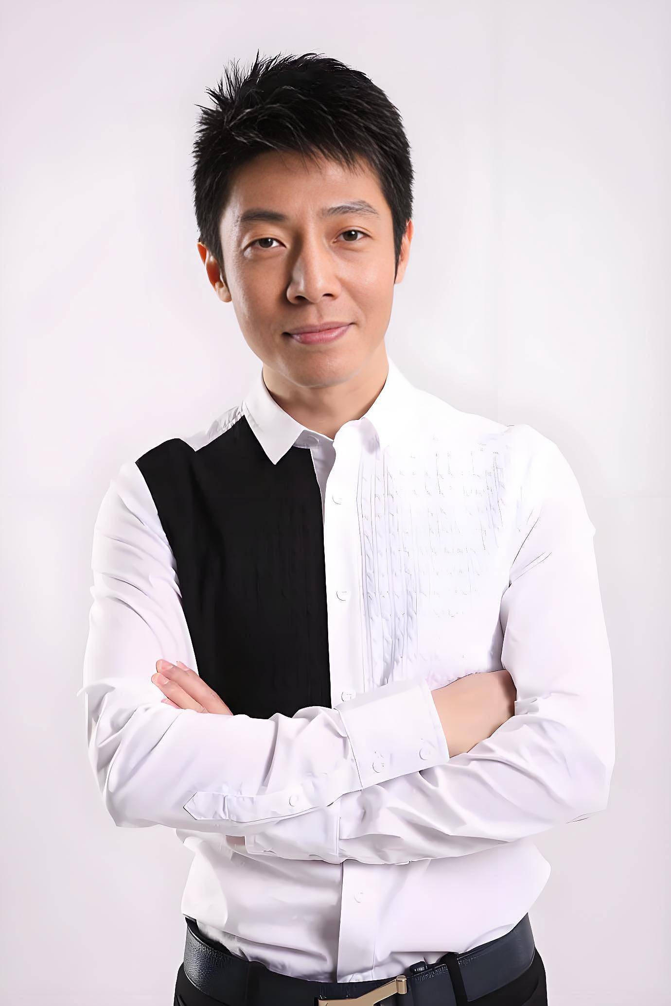 撒贝宁将第10次主持央视春晚!母亲离世,妹妹未婚(组图) - 14