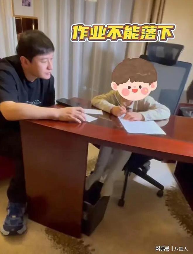 黄晓明晒儿子探班视频!8岁小海绵长高了,跟黄晓明没整容一模一样(组图) - 2