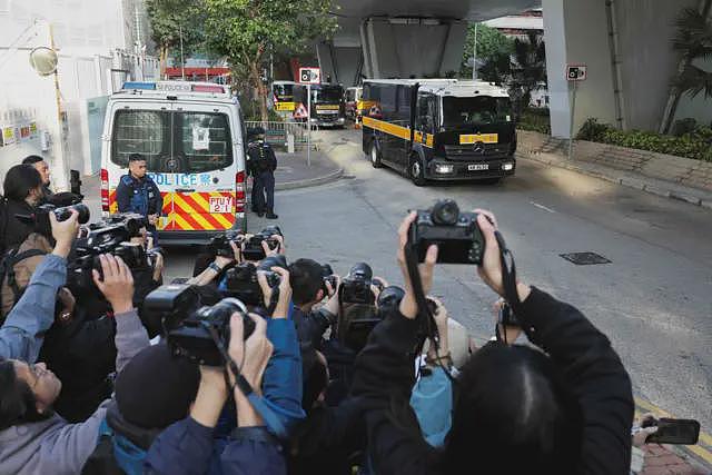 黎智英国安法案件:黎智英判囚20年,苹果员工判囚6年9个月至10年(组图) - 3