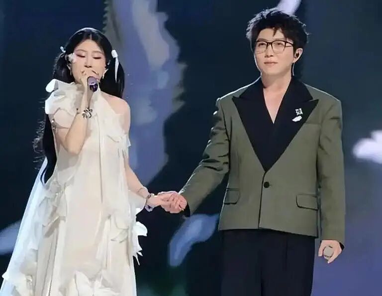 小沈阳女儿口碑崩塌，与成龙、毛不易合作被嘲德不配位！“国民闺女”一年之内变成“资源咖”（组图） - 5