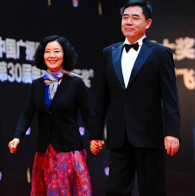 69岁陈宝国近况曝光！与大学同学结婚43年零绯闻，儿子让他很烦恼（组图） - 4