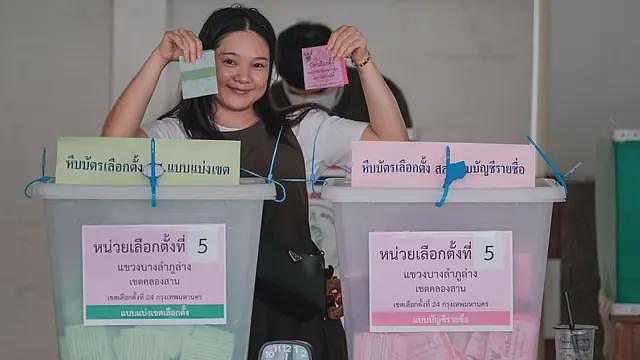 泰国总理阿努廷宣称胜选，保守派政党大幅甩开对手（组图） - 2