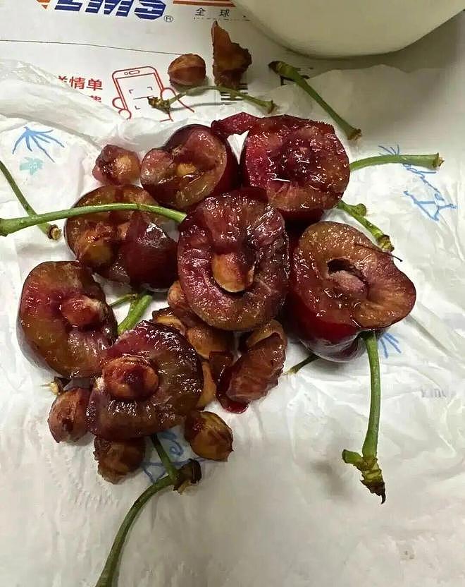 网友吐槽：“新开箱的几乎全部腐烂！”价格“腰斩”，口感却崩了，像在开盲盒……（组图） - 3
