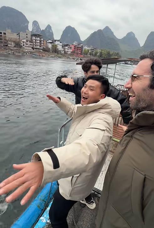 两位外国友人从海南打车到哈尔滨，4天开了约4000公里，司机：我的人生变得不可思议（组图） - 1