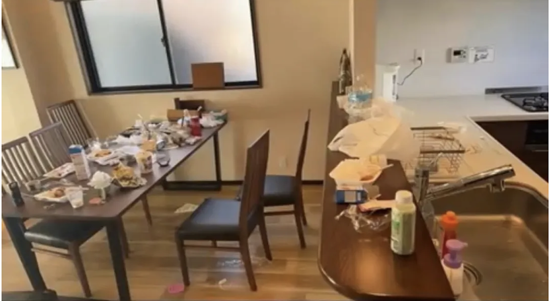 2名中国游客将日本民宿住成垃圾场,满桌剩菜,马桶染红!房东追加清洁费遭拒:清洁与我无关!(组图) - 12