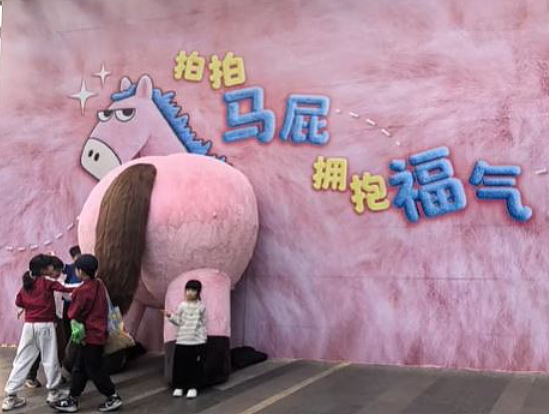 中国多地拍马屁装置走红!广州有马屁股1小时被拍扁(视频/组图) - 7