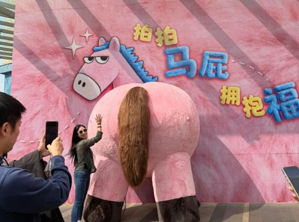 中国多地拍马屁装置走红!广州有马屁股1小时被拍扁(视频/组图) - 8