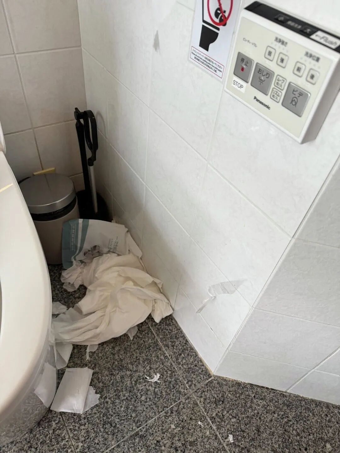 2名中国游客将日本民宿住成垃圾场,满桌剩菜,马桶染红!房东追加清洁费遭拒:清洁与我无关!(组图) - 23