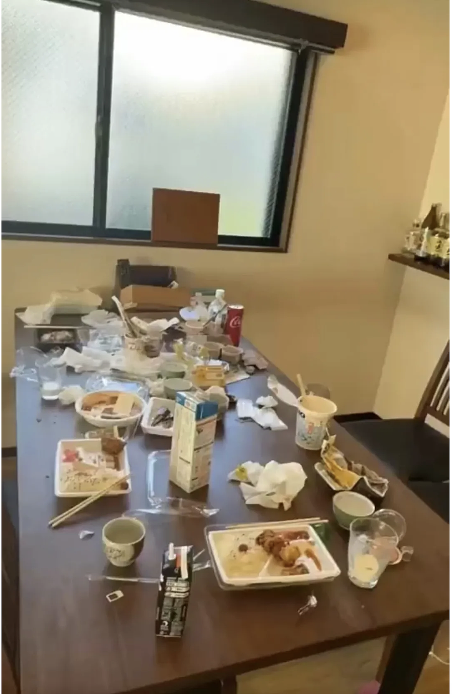 2名中国游客将日本民宿住成垃圾场,满桌剩菜,马桶染红!房东追加清洁费遭拒:清洁与我无关!(组图) - 11