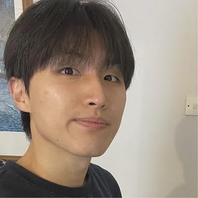 全网热议!18岁AI女友一夜爆红,00后一人造出(组图) - 4