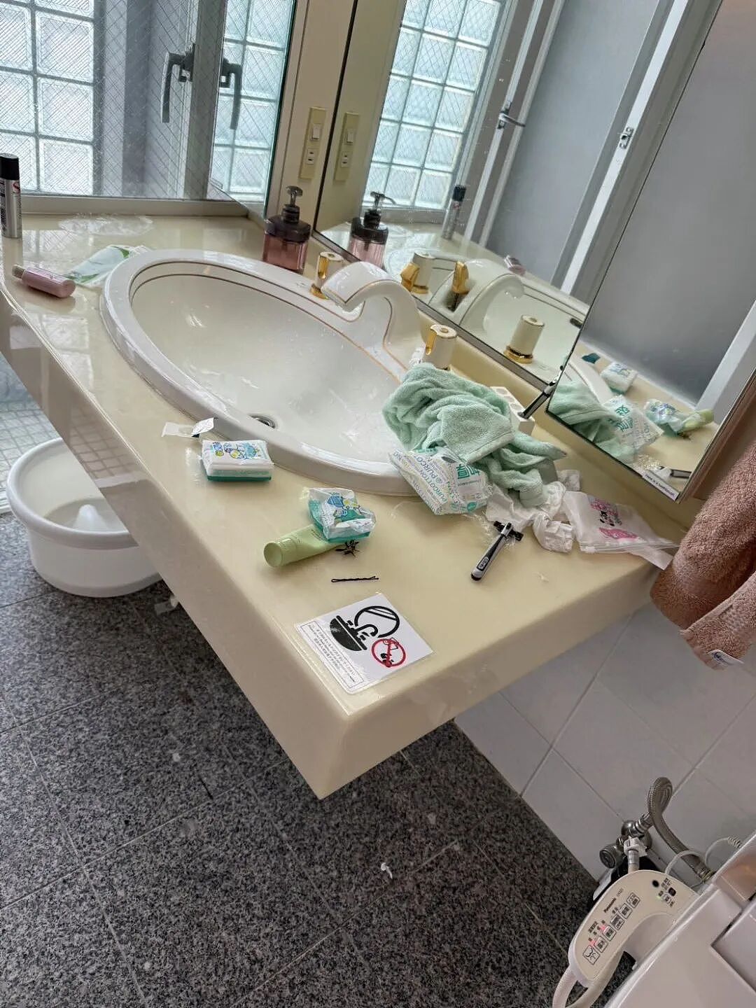 2名中国游客将日本民宿住成垃圾场,满桌剩菜,马桶染红!房东追加清洁费遭拒:清洁与我无关!(组图) - 22