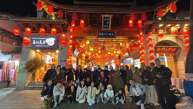 青海一家35口人开旅游大巴赴云南自驾游!采购100斤米面等物资沿途自己做饭(组图) - 1