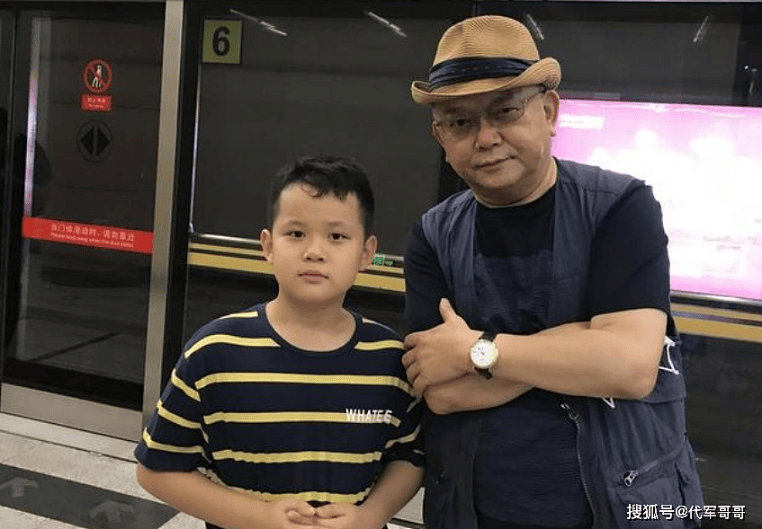 77岁王刚近况曝光！三婚娶小20岁美女教授，如今为了17岁儿子奔波不停（组图） - 10
