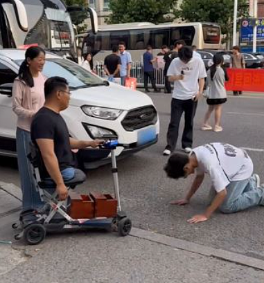 999元“代拜年+叩头”服务引爆争议！平台下架，已购者获3倍赔偿（视频/组图） - 4