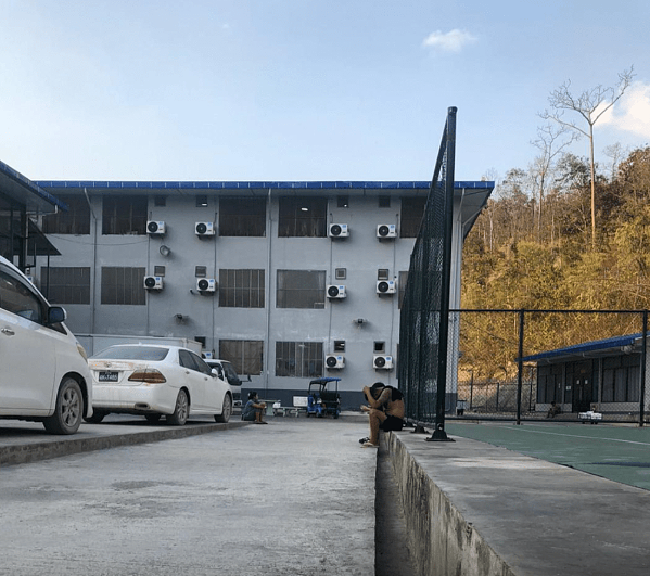 继KK园区后，另一电诈“青松园区”内貌首曝光！铁栏铁网双重封窗（组图） - 3