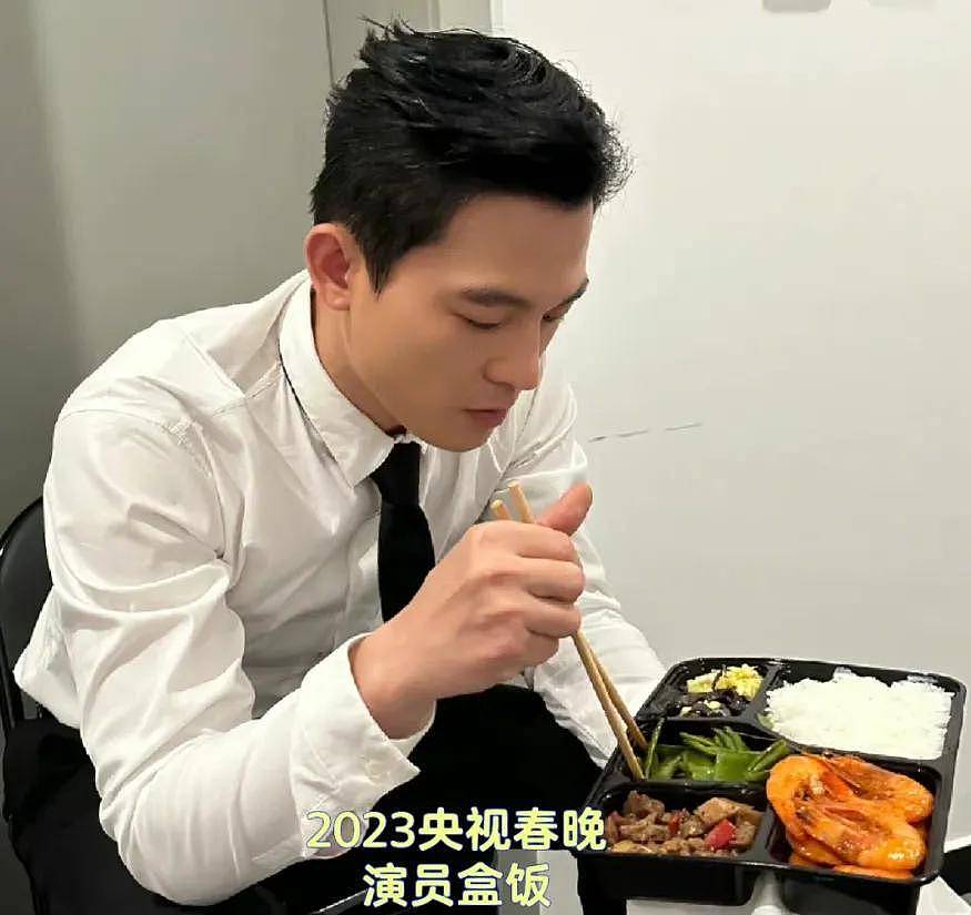 春晚幕后伙食曝光,明星彩排也吃盒饭....(组图) - 9