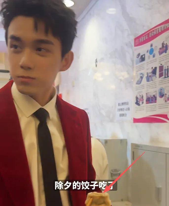 春晚幕后伙食曝光,明星彩排也吃盒饭....(组图) - 21