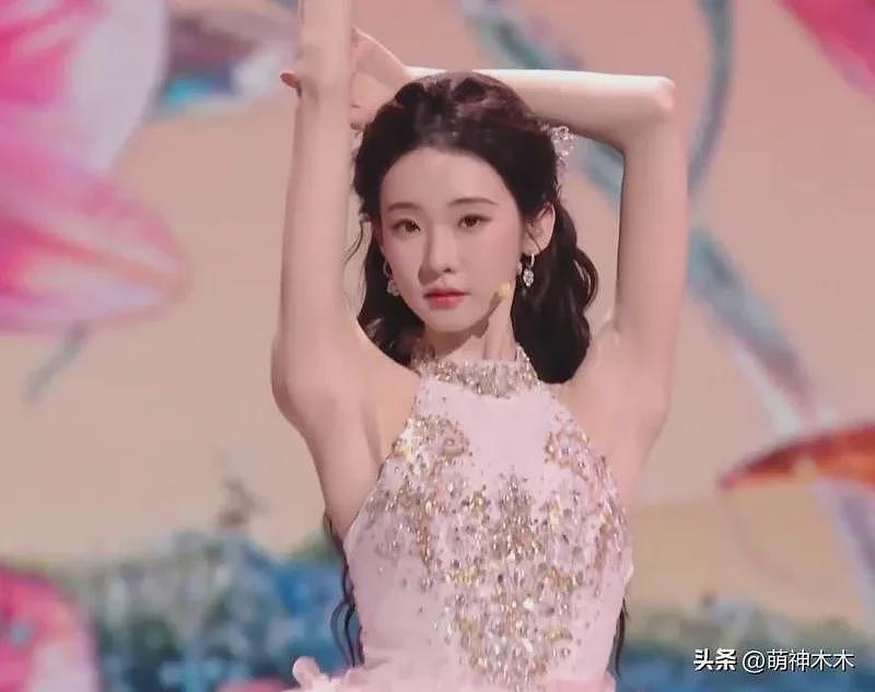 湖南卫视小年夜春晚遭吐槽!假唱穿帮、小品无聊,收视勉强破1%(组图) - 10