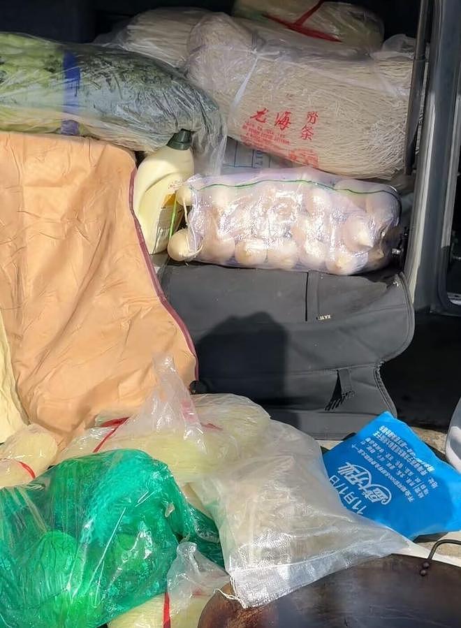 青海一家35口人开旅游大巴赴云南自驾游!采购100斤米面等物资沿途自己做饭(组图) - 2