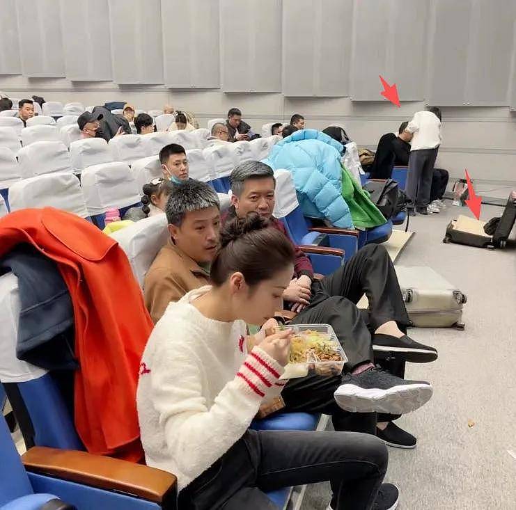 春晚幕后伙食曝光,明星彩排也吃盒饭....(组图) - 18