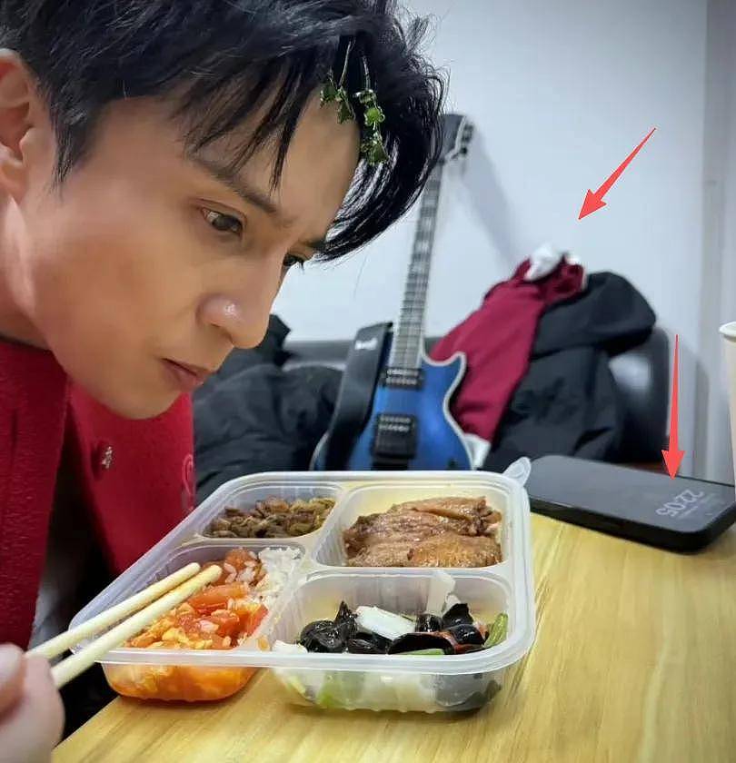 春晚幕后伙食曝光,明星彩排也吃盒饭....(组图) - 6