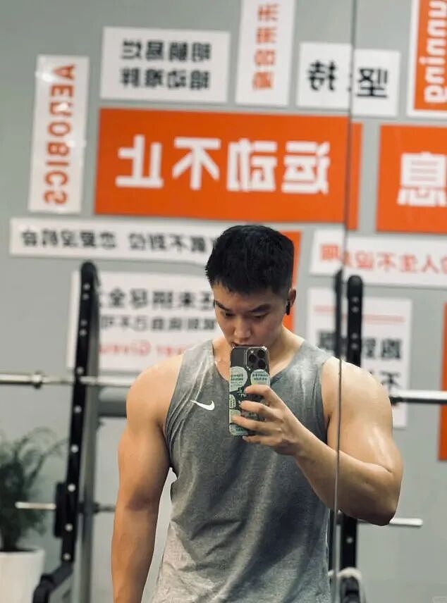 【帅哥】28岁185成都健身“老婆奴”，脸帅肌肉壮，网友都二婚了为博主操碎了心（组图） - 6
