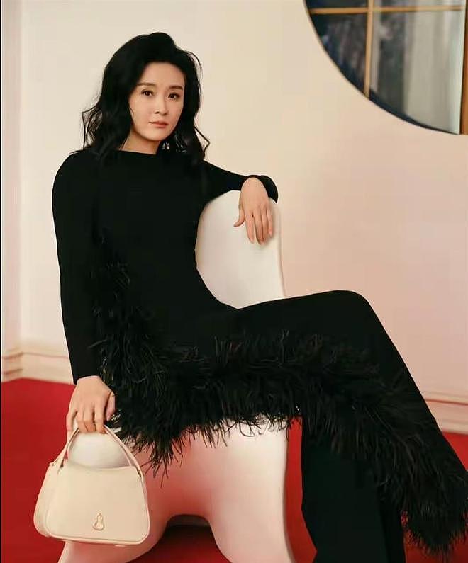 王艳携儿子球球登封面！19岁王泓钦身高1.8米，高颜值好帅气（组图） - 13