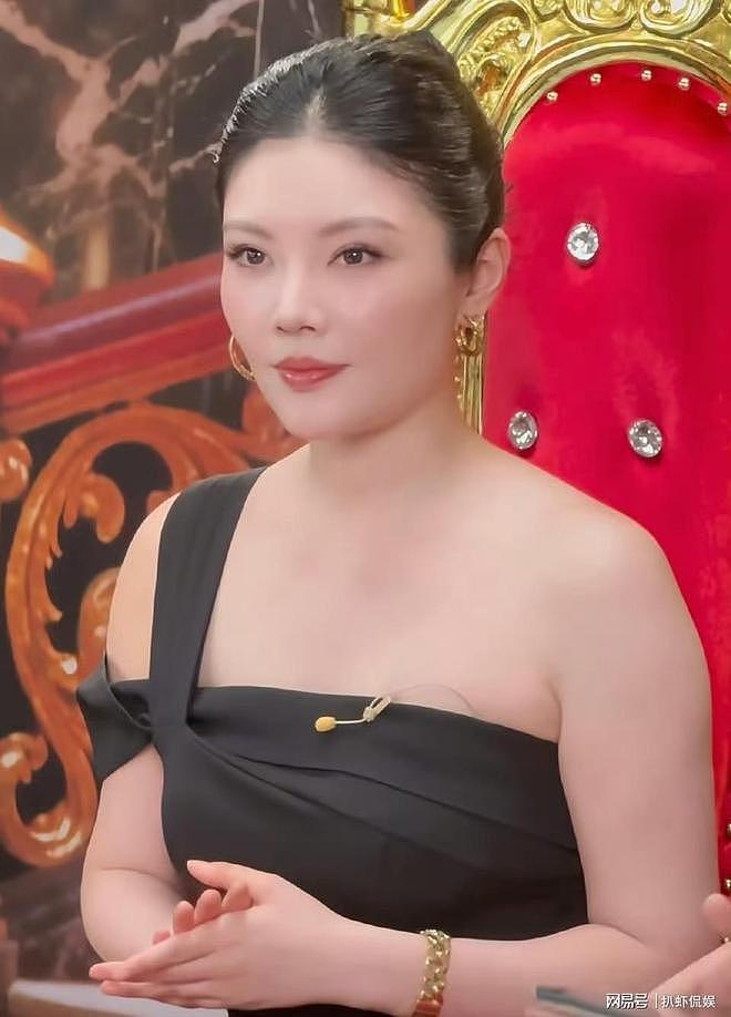徐冬冬近状曝光引热议,珠圆玉润被指有孕相,曾称有喜事会公布(组图) - 1