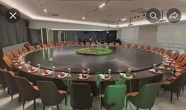 餐厅推坐55人大圆桌“有些菜,一旦错过,就不再...”(组图) - 2