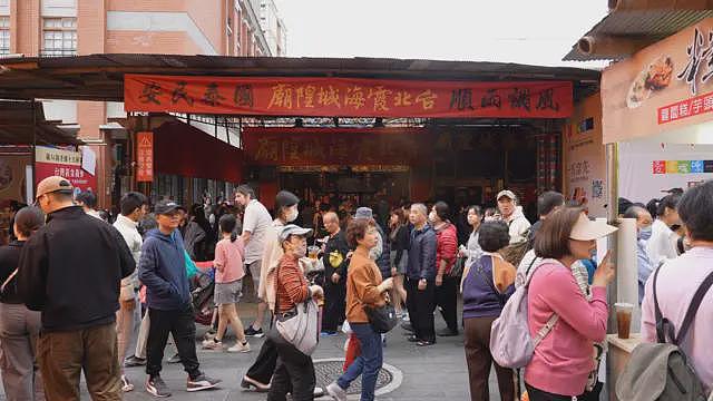 台湾Z世代:我们到庙里“拜月老”求K-pop演唱会门票(组图) - 3