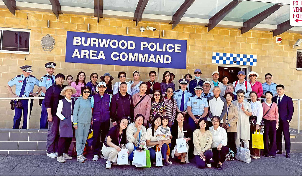 促进警民交流之旅  — 记参观寳活警局活动点滴（图） - 1
