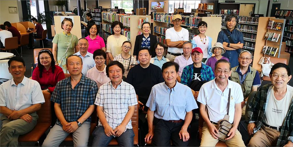 梁晓纯《淡淡咖啡香》散文作品座谈会成功举行（组图） - 2