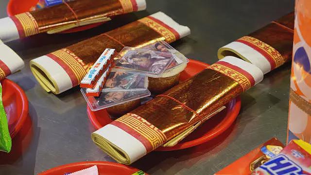 台湾Z世代:我们到庙里“拜月老”求K-pop演唱会门票(组图) - 5