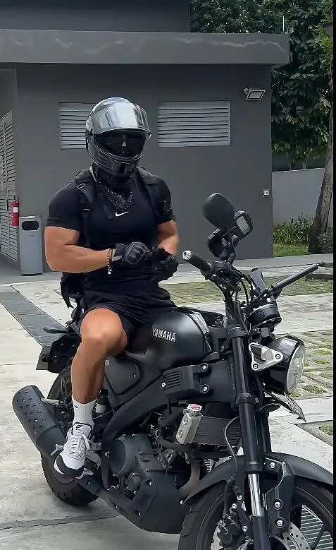 【帅哥】知乎高赞:送肌肉男朋友什么礼物最好?他是万万想不到,并陷入无法把控(组图) - 10