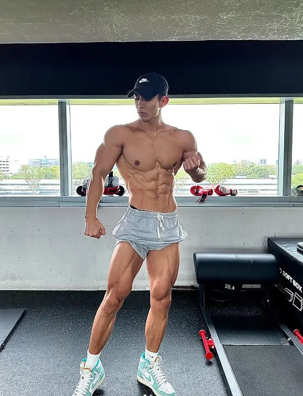 【帅哥】知乎高赞:送肌肉男朋友什么礼物最好?他是万万想不到,并陷入无法把控(组图) - 9