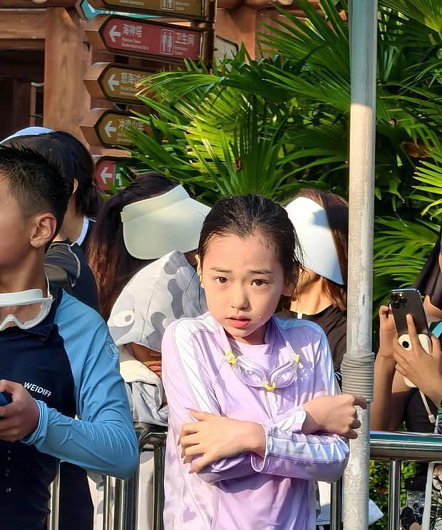 董璇与老公张维伊带女儿三亚度假!小酒窝似出水芙蓉好漂亮(组图) - 3