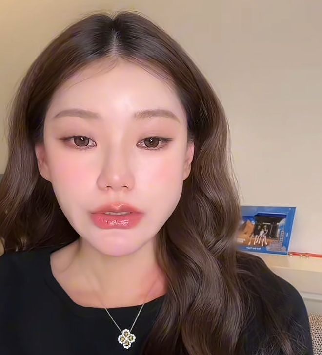 汪小菲台北豪宅内景曝光,桌上一排全家福,马筱梅让狗陪小玥儿睡(组图) - 2