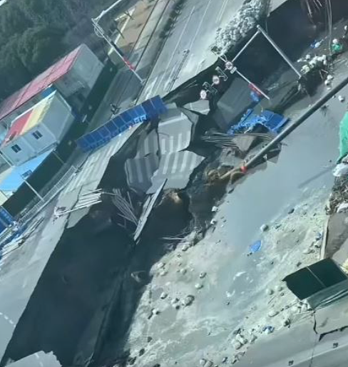 上海地铁工地渗漏致恐怖路陷！天坑“黑洞式吞噬”路面设施画面曝（视频/组图） - 8