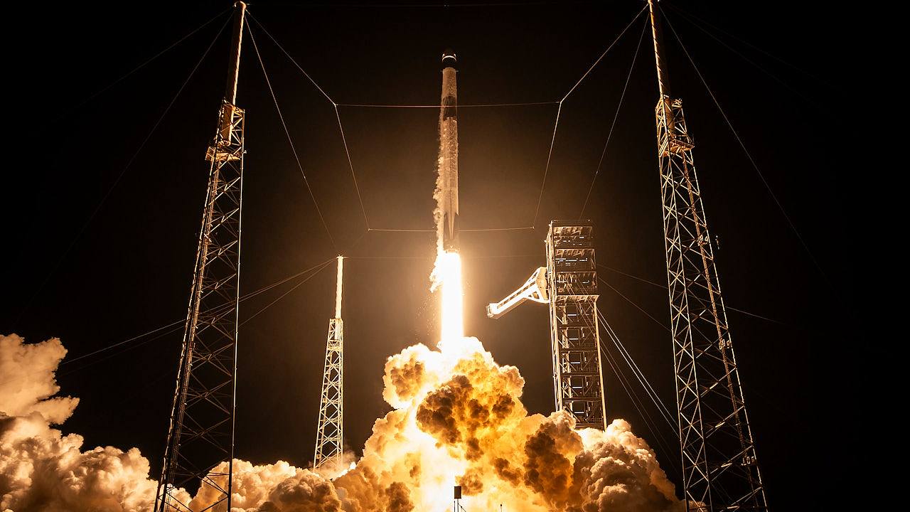 SpaceX 龙飞船成功升空，将4名太空人送上国际太空站（视频/组图） - 1