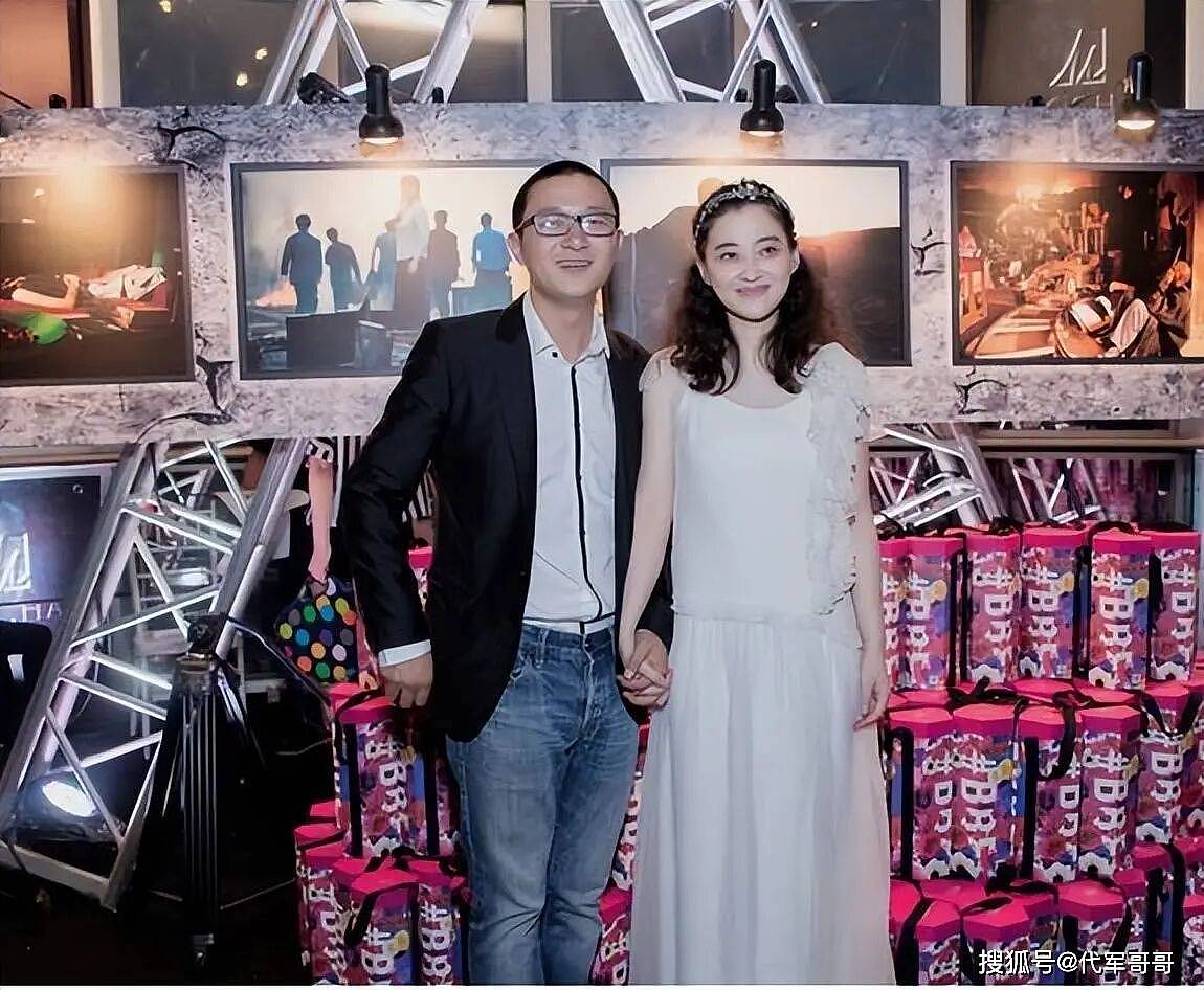 50岁梅婷近况曝光！和鄢颇离婚后嫁给摄影师，如今12岁女儿是她的骄傲（组图） - 3