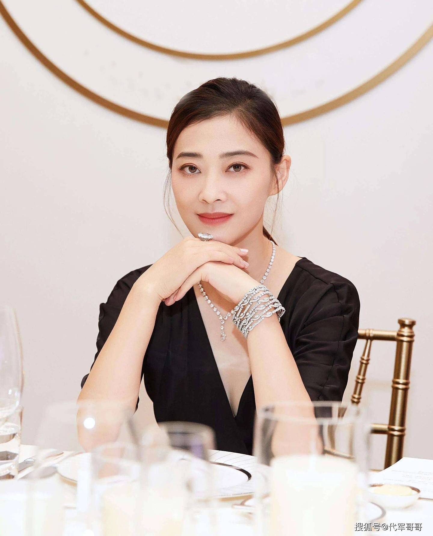 50岁梅婷近况曝光！和鄢颇离婚后嫁给摄影师，如今12岁女儿是她的骄傲（组图） - 6