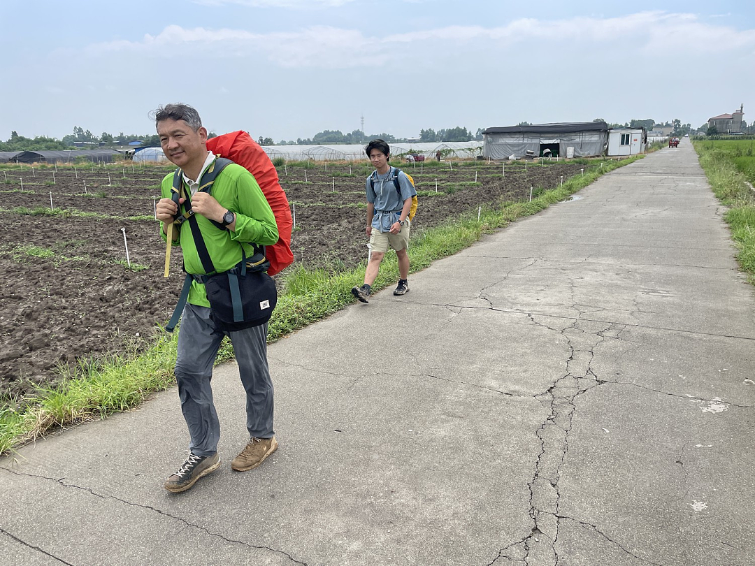 俩外国小哥从法国徒步到上海，500天怒走13000公里，网友：你们比唐僧还能走（组图） - 23