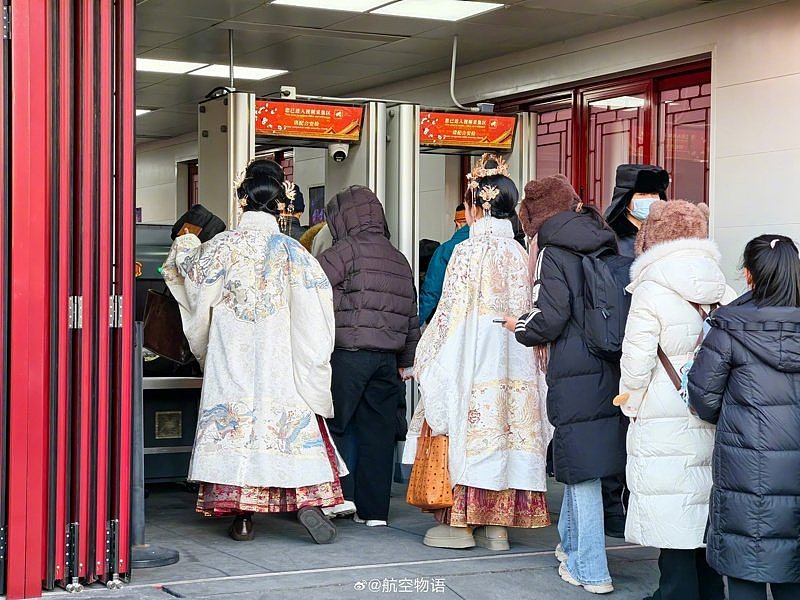 格格北京满街跑,中国年轻人疯了(组图) - 5