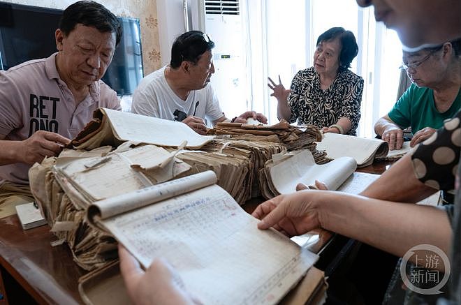 两袋老账本,五年寻故人:772万元拆迁款,藏着老厂人的诚信和烟火(组图) - 4