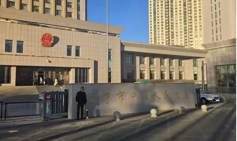 母亲遭民警责骂，男子插话被拖进女厕群殴案宣判（组图） - 1