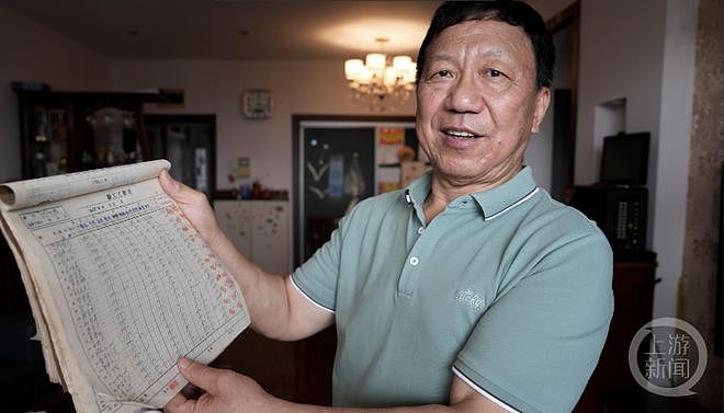 两袋老账本,五年寻故人:772万元拆迁款,藏着老厂人的诚信和烟火(组图) - 1